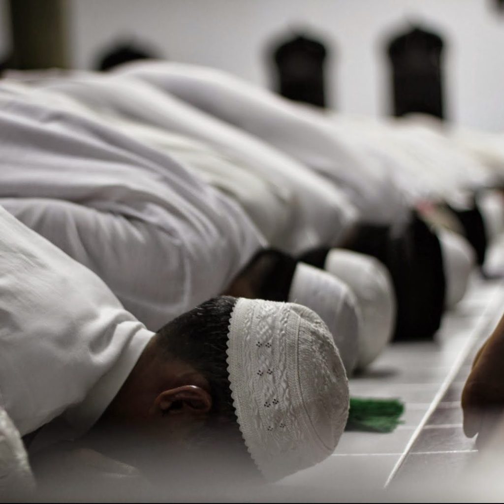 Mengapa Umat Islam Harus Berburu Shaf Paling Depan saat Salat Jumat?