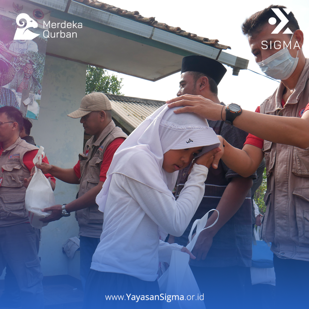 Merdeka Qurban 1443 H "Berbagi Bahagia di Momen Idul Adha"