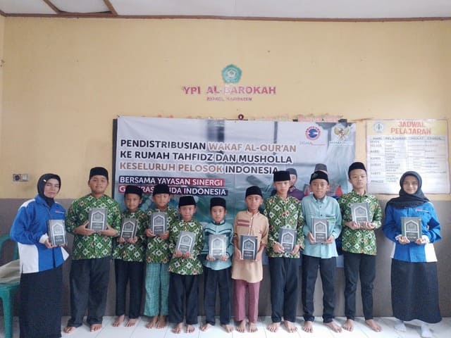 Tebar 1 Juta Al-Qur'an untuk para Penghafal Al-Qur'an di Pelosok